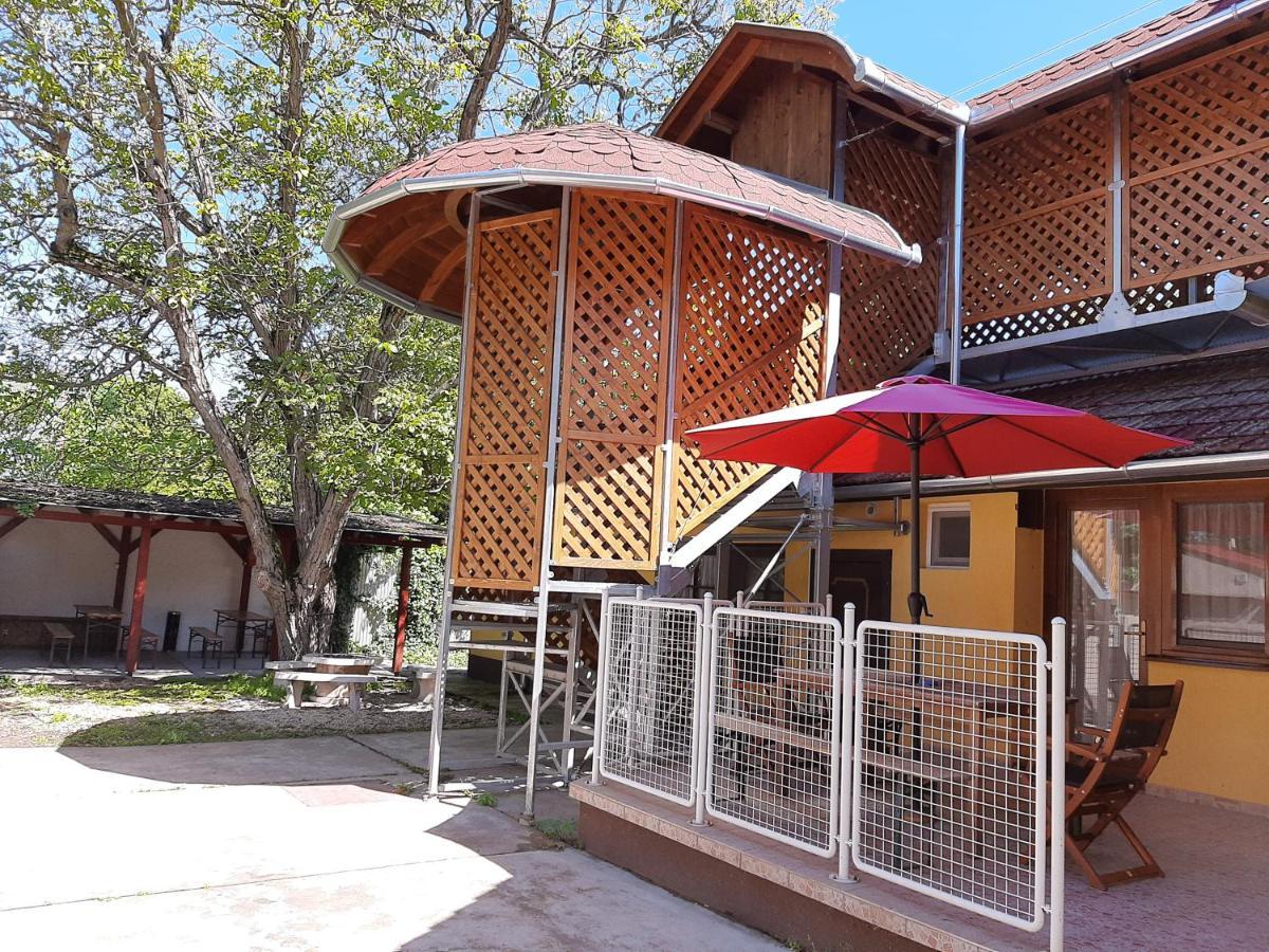Gyopar Gyoengye Apartmanhaz Orosháza المظهر الخارجي الصورة