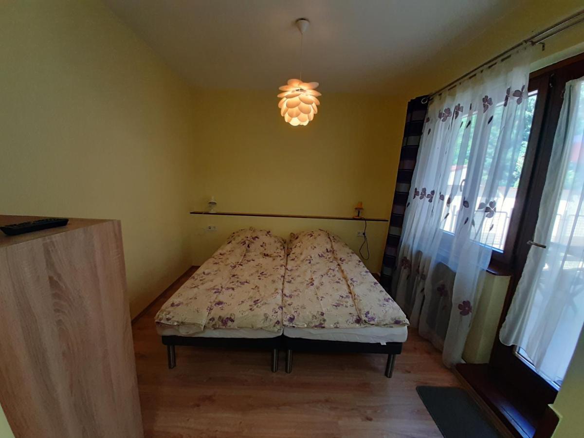 Gyopar Gyoengye Apartmanhaz Orosháza المظهر الخارجي الصورة