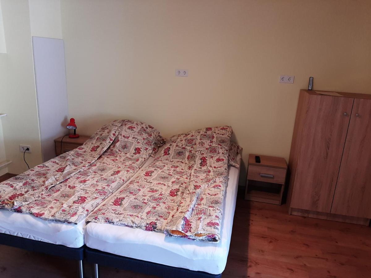 Gyopar Gyoengye Apartmanhaz Orosháza المظهر الخارجي الصورة