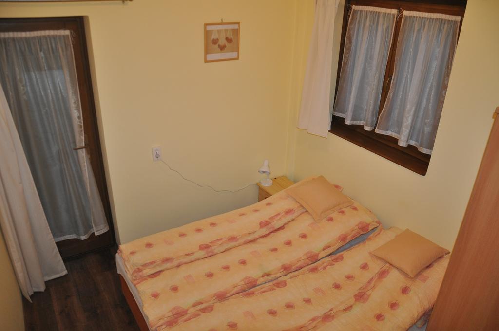 Gyopar Gyoengye Apartmanhaz Orosháza المظهر الخارجي الصورة